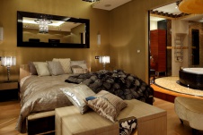 Фото интерьера спальни небольшой квартиры в стиле ар-деко
