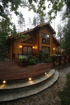 Фото фасадов деревянного загородного дома в эко стиле