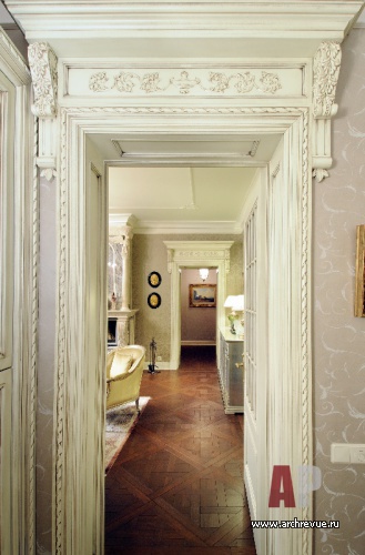 Фото интерьера коридора квартиры в классическом стиле