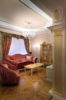 Фото интерьера гостиной особняка в классическом стиле