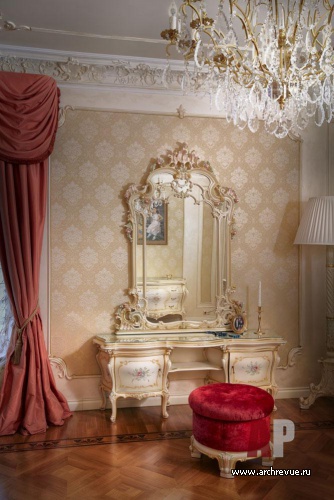 Фото интерьера спальни особняка в классическом стиле