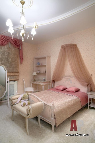 Фото интерьера детской спальни особняка в классическом стиле