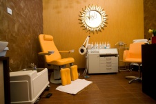 Фото интерьера кабинета косметологии салона красоты в стиле фьюжн