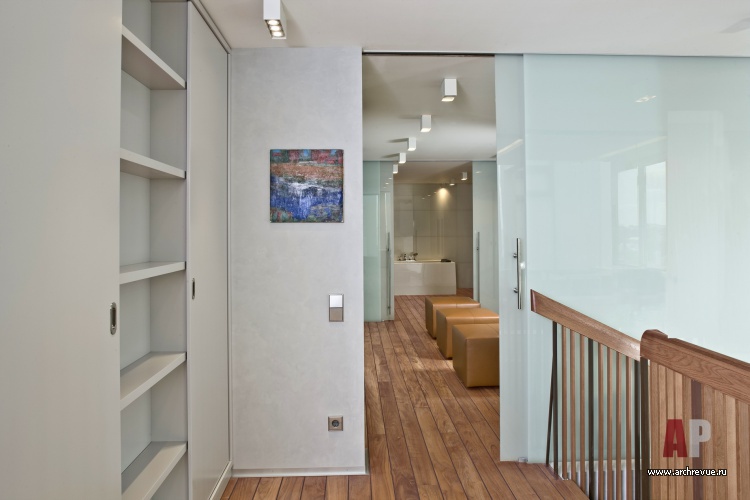 Фото интерьера санузла многоуровневой квартиры в стиле минимализм