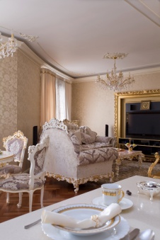 Фото интерьера зоны отдыха квартиры в классическом стиле