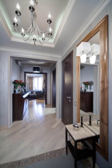 Фото интерьера коридора небольшой квартиры в современном стиле