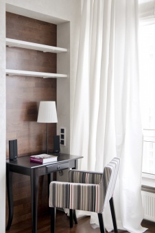 Фото интерьера кабинета небольшой квартиры в стиле минимализм