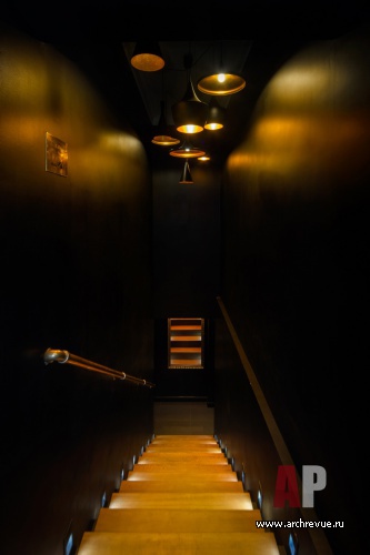 Фото интерьера лестницы ресторана в стиле фьюжн