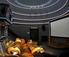 Фото интерьера домашнего кинотеатра дома в современном стиле