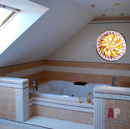 Фото интерьера ванной дома в неоклассике