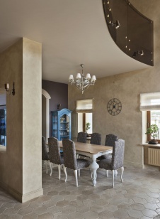 Фото интерьера столовой небольшого дома в стиле фьюжн