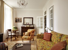 Фото интерьера гостиной квартиры в стиле неоклассика