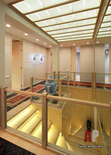 Фото интерьера лестничного холла гостевого дома в стиле шале