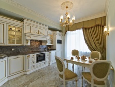 Фото интерьера кухни квартиры в стиле классика