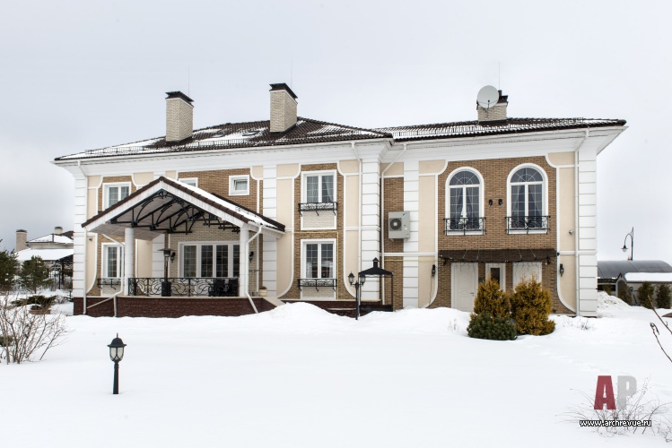 Фото фасада дома в английском стиле
