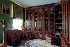 Фото интерьера библиотеки дома в стиле неоклассика