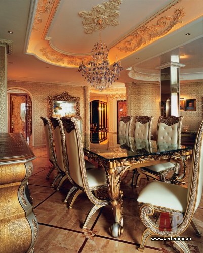 Фото интерьера столовой квартиры в стиле дворцовой классики