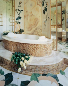 Фото интерьера ванной квартиры в стиле дворцовой классики