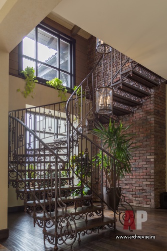 Фото интерьера лестницы дома в стиле шале