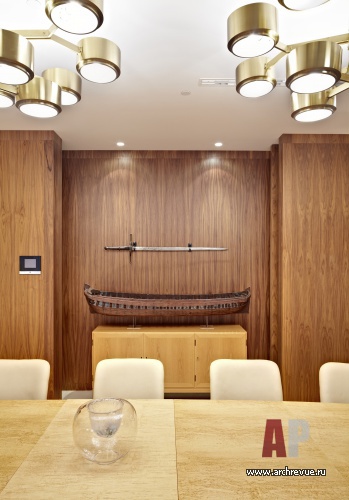 Фото интерьера переговорной офиса в стиле фьюжн