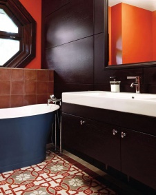 Фото интерьера ванной дома в стиле фьюжн Фото интерьера санузла дома в стиле фьюжн