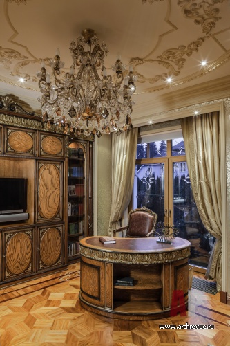 Фото интерьера кабинета дома в классическом дворцовом стиле