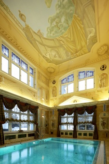 Фото интерьера СПА-зоны дома в дворцовом стиле