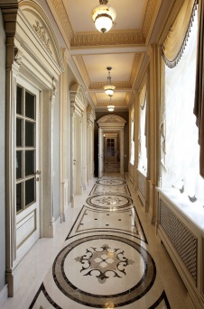 Фото интерьера коридора в классическом стиле