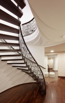 Фото интерьера лестничного холла квартиры в современном стиле