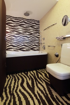 Фото интерьера санузла квартиры в современном стиле Фото интерьера ванной комнаты квартиры в современном стиле