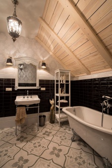 Фото интерьера ванной дома в стиле шале