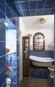 Фото интерьера ванной небольшой квартиры в стиле кантри