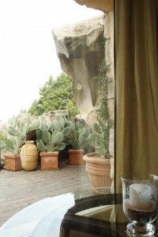 Фото интерьера террасы небольшого дома в неоклассическом стиле