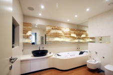 Фото интерьера ванной многоуровневой квартиры в современном стиле Фото интерьера санузла многоуровневой квартиры в современном стиле