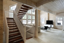 Фото интерьера лестницы небольшого дома в стиле кантри