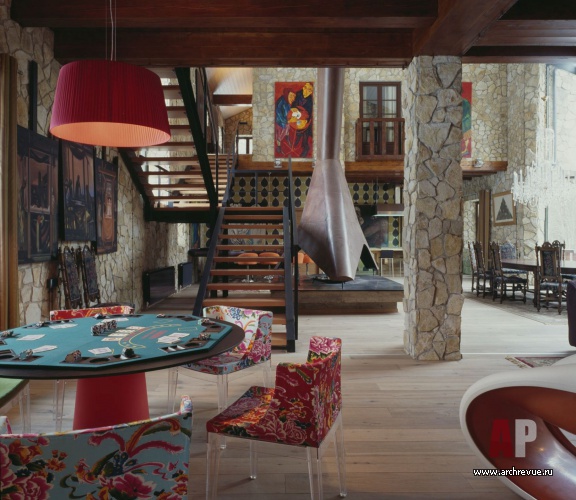 Фото интерьера гостиной гостевого дома в нормандском стиле
