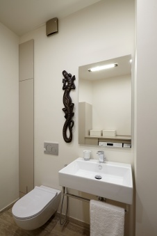Фото интерьера гостевого санузла квартиры в стиле минимализм