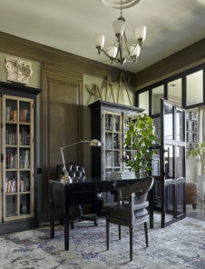 Фото интерьера кабинета квартиры в стиле неоклассика Фото интерьера библиотеки квартиры в стиле неоклассика