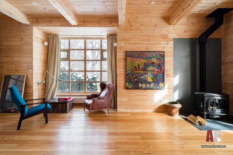Фото интерьера гостиной деревянного дома в стиле эко