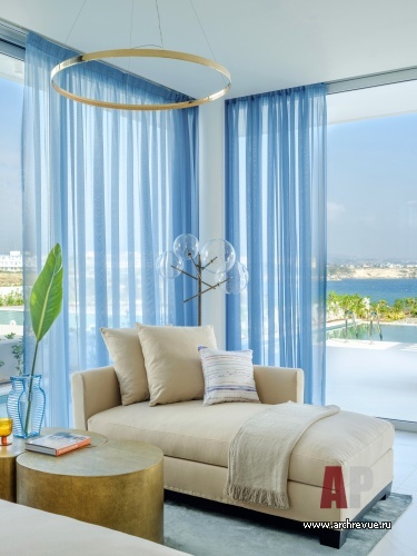 Фото интерьера гостиной дома в средиземноморском стиле