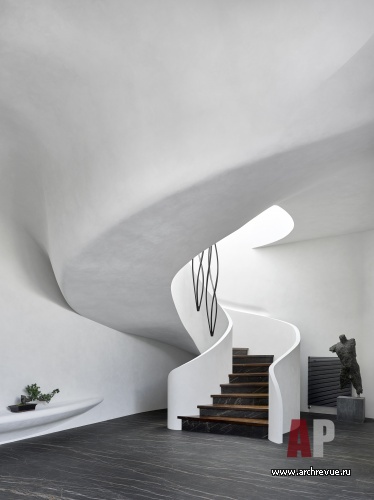 Фото интерьера лестницы в стиле минимализм Фото интерьера лестничного холла в стиле минимализм