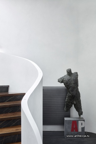 Фото интерьера лестницы в стиле минимализм