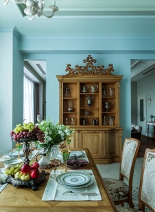 Фото интерьера столовой квартиры в классическом стиле
