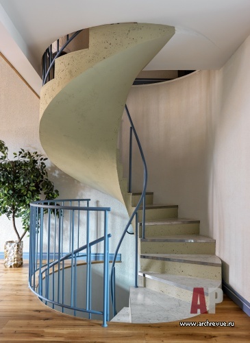 Фото лестницы таунхауса в скандинавском стиле