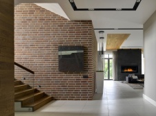 Фото интерьера входной зоны дома в современном стиле Фото интерьера лестничного холла дома в современном стиле