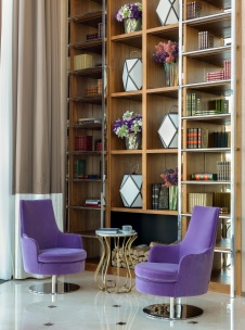 Фото интерьера библиотеки дома в стиле фьюжн