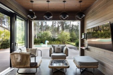 Фото интерьера зоны отдыха деревянного дома в стиле эко