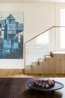 Фото лестницы квартиры в стиле минимализм