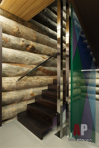 Фото интерьера лестницы деревянного дома в современном стиле