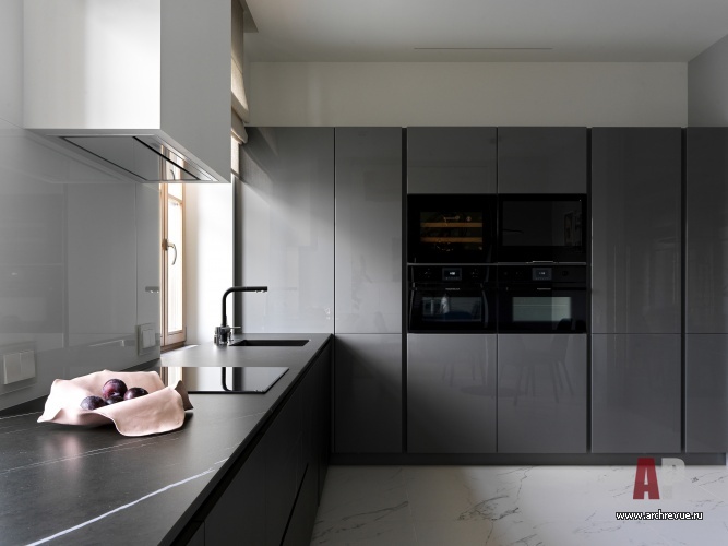 Фото интерьера кухни квартиры в стиле минимализм 